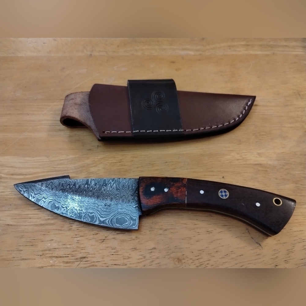 New Damascus steel blade men's hunting knife with sheath